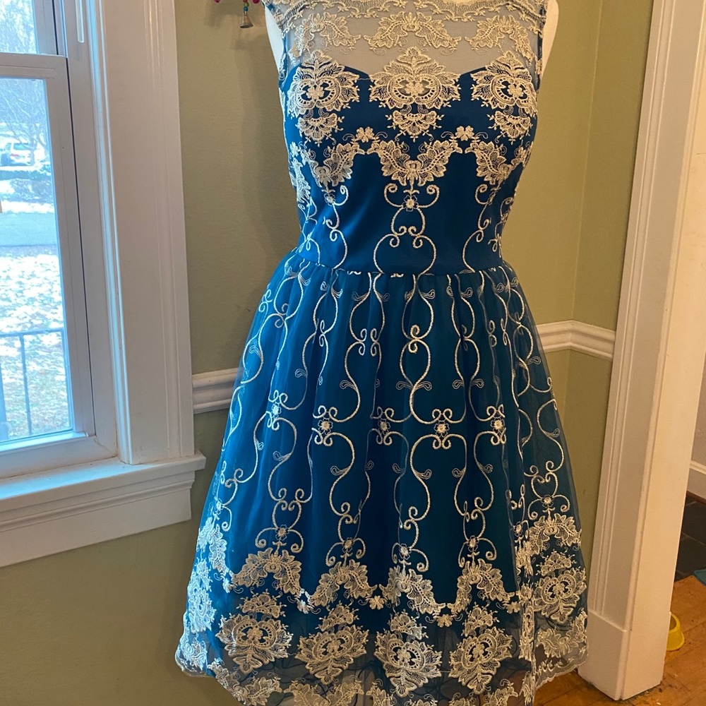 Stunning cocktail dress in 50s style! ModCloth